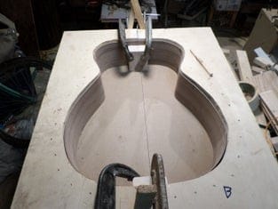 finishing the mold for guitar